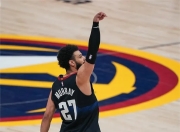 包含穆雷迎来二十赛季高光表现，塞尔维亚队球迷沸腾！的词条