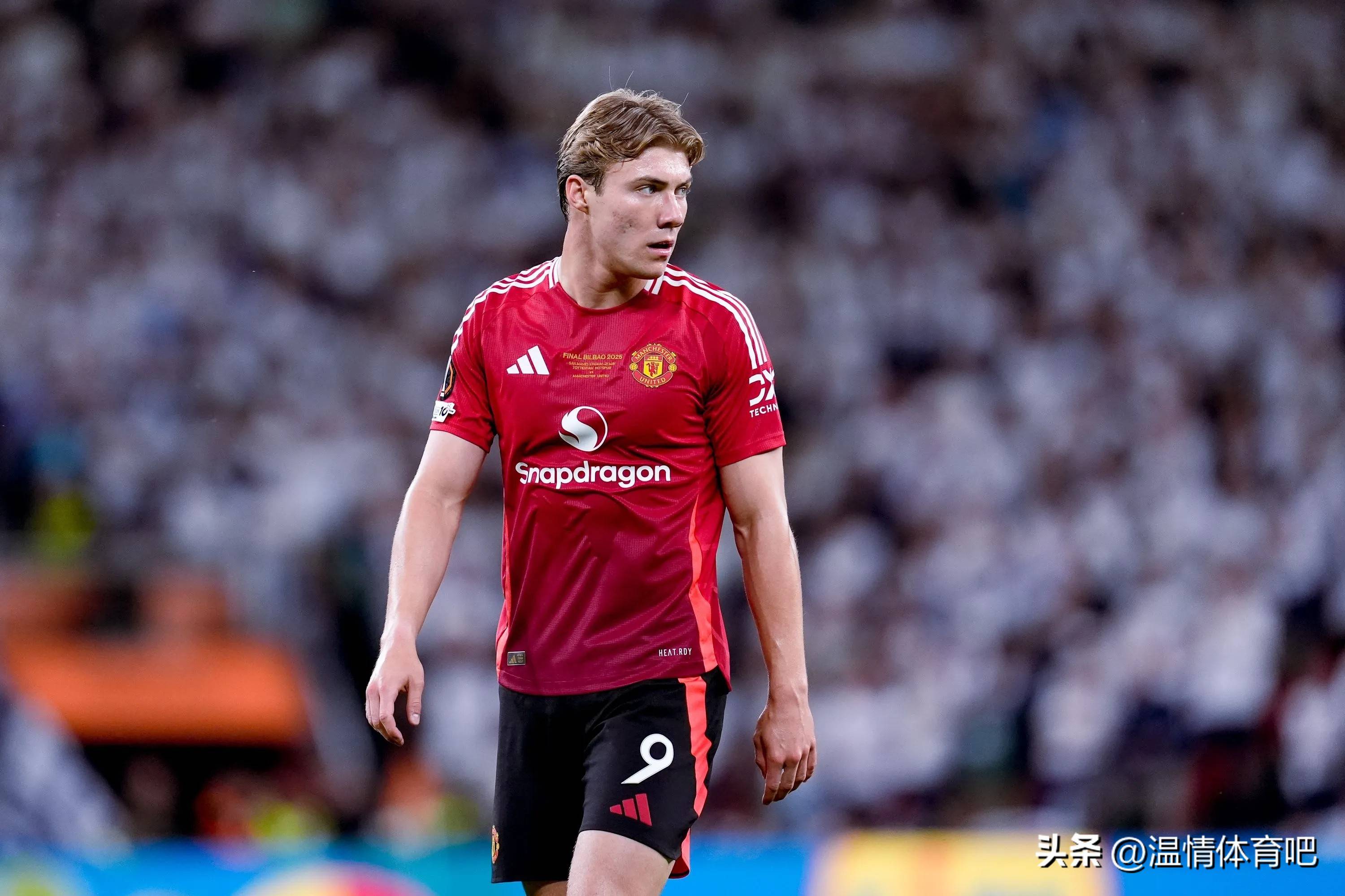 包含今晚瓦伦西亚备战英超，回应争议细节曝光，管理层满意，身体对抗强度拉满的词条