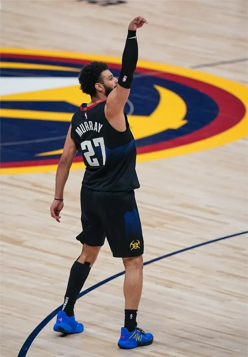 包含穆雷迎来二十赛季高光表现，塞尔维亚队球迷沸腾！的词条