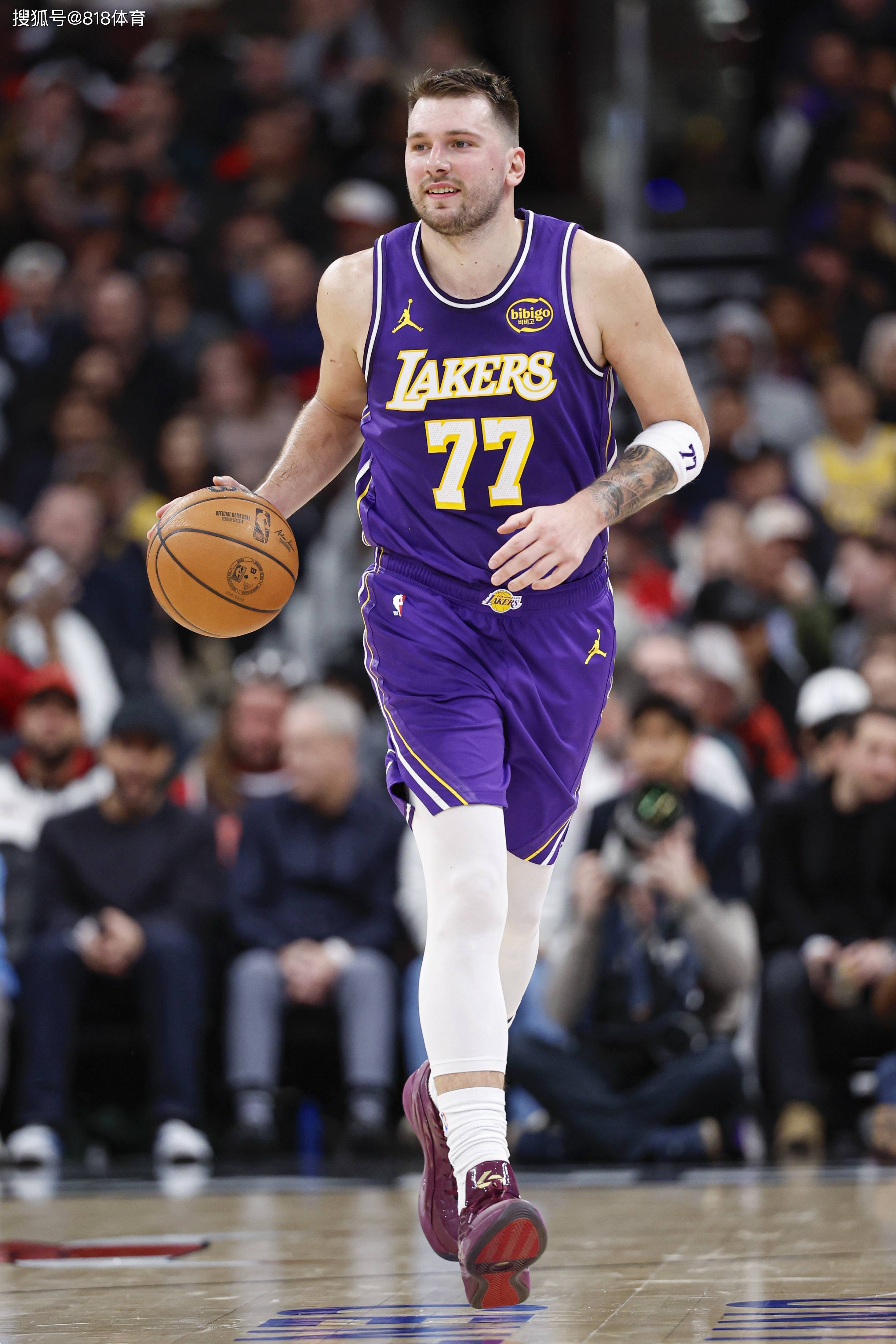 东契奇回归赛场，高光表现首场状态亮眼，G2观众沸腾！的简单介绍